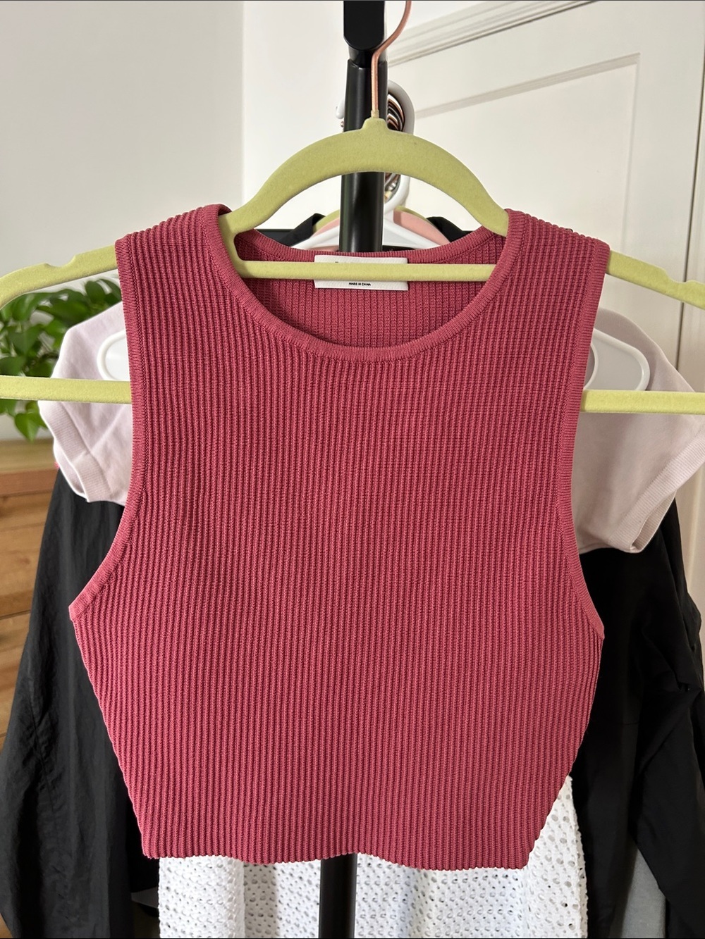 Babaton Ribbed Cropped Tank. Size Extra Small. PTP 12”. Stretchy
